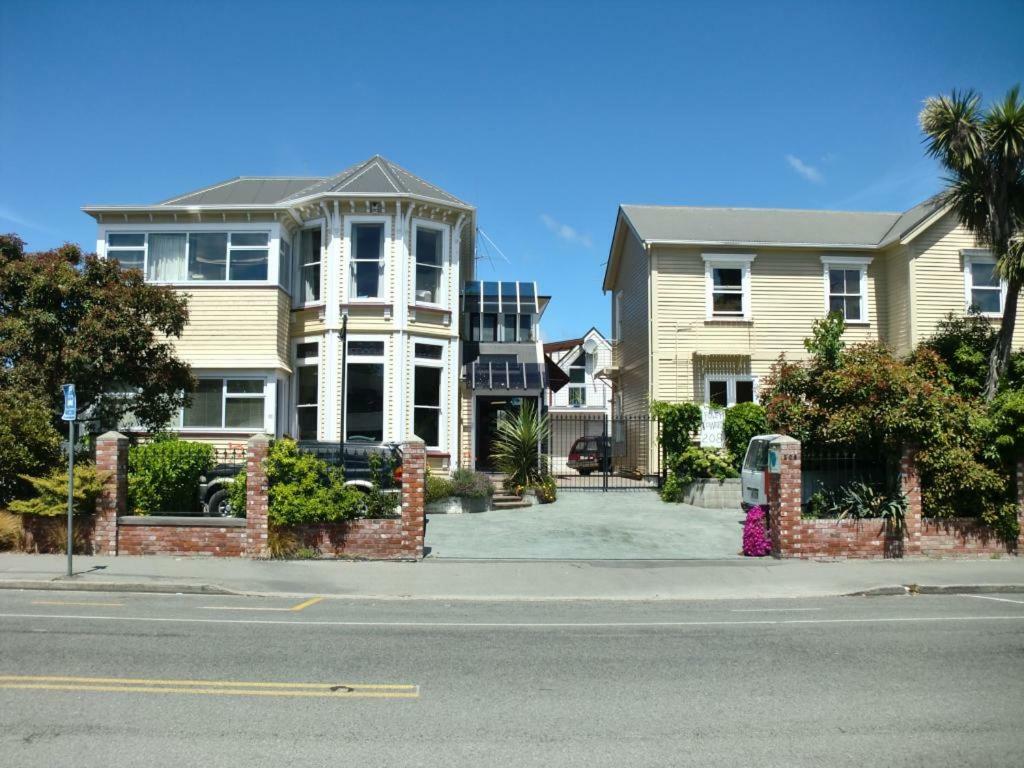 Foley Towers Bbh Hostel Christchurch Exterior photo